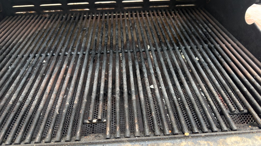 Cooking grates with heavy carbon, ash, and grease buildup before service
